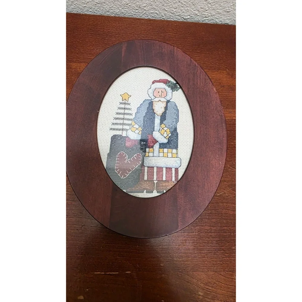 Santa Claus Cross-Stitch In Oval Wooden Frame‎